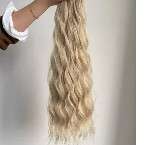 Wavy Light Blonde Hair Extensions - Clip ins - Picture 4 of 5